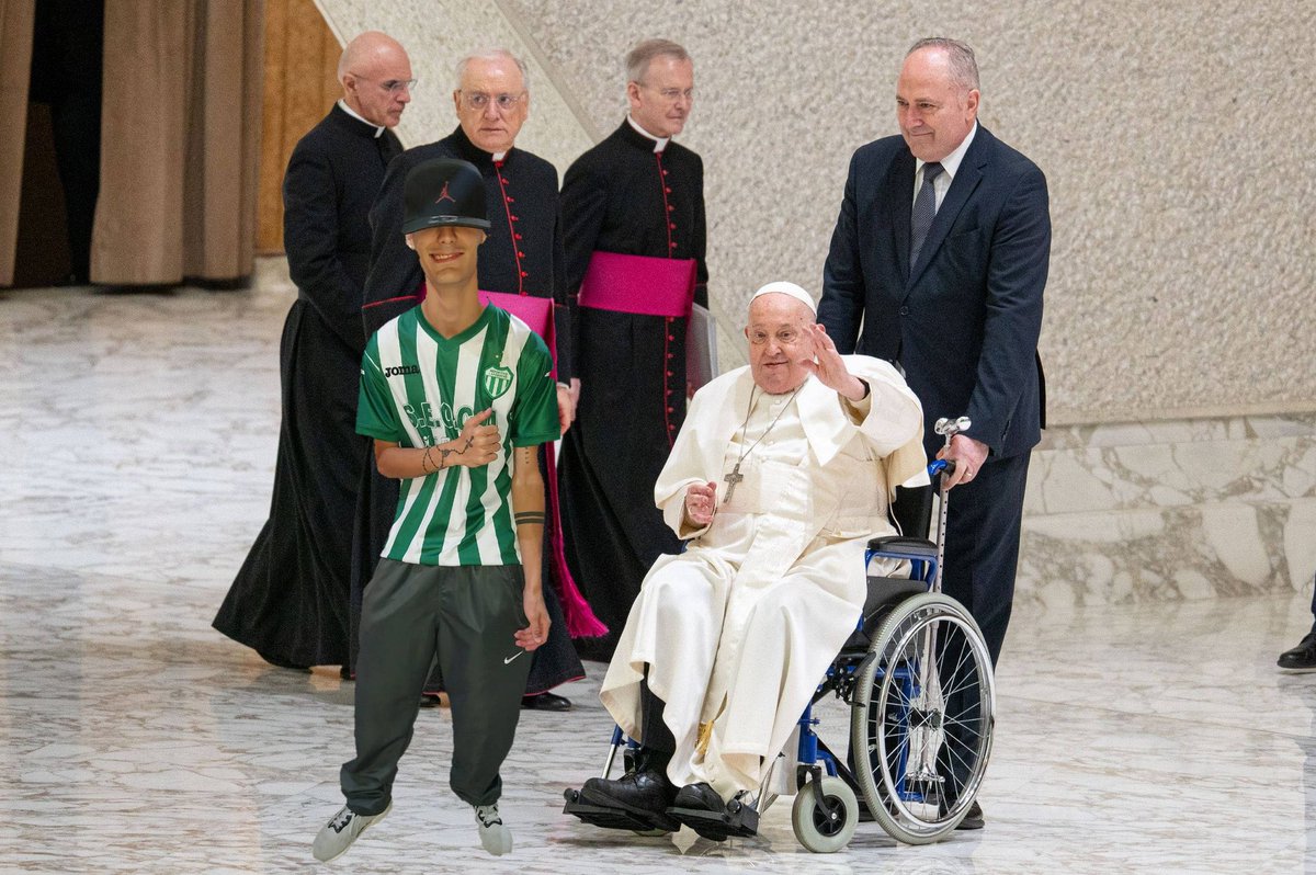 no doy mas wacho llevame con voss papa francisco hnito 😭😭 porfavor wacho levantate xq no te quedaste en casa wacho turro chispa veni vamos Ah tomar un tussi y curtir el mambo entre nosotros como lo haciamos siempre hermanito 😖😭😭 , se te va a extrañar loro robate el cielo