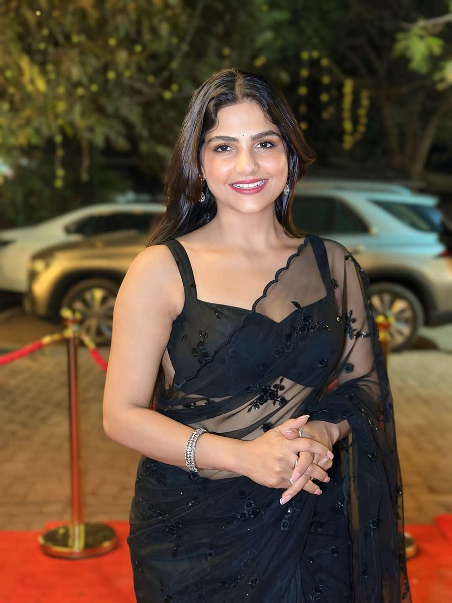 मैंने अगर लाइफ में किसी को सेट किया भी है
 तो वो सिर्फ अलार्म है।।
🫣🫣🙄🤗😜😂
Black saree 🖤 .. is beautiful 😍 
🙏🌺 शुभ रात्रि ! 🌺🙏
Good night 😴🙏