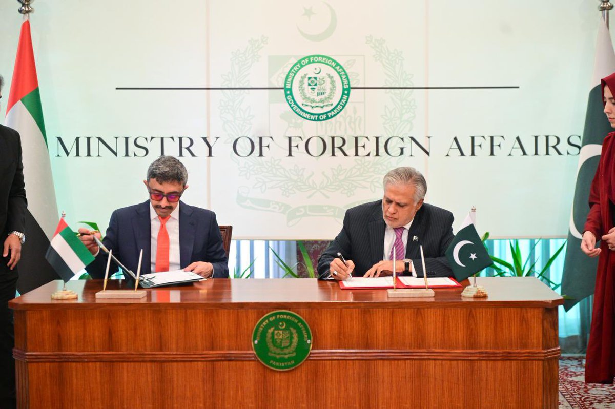 ForeignOfficePk's tweet photo. After the delegation-level talks between Pakistan and the UAE, headed by the Deputy Prime Minister/Foreign Minister Senator Mohammad Ishaq Dar @MIshaqDar50 and his counterpart His Highness Sheikh Abdullah bin Zayed Al Nahyan @ABZayed, the dignitaries signed Memorandums of Understanding on Cultural Cooperation and the establishment of Joint Committee for Consular Affairs. 

The Deputy Prime Ministers and Foreign Ministers also witnessed the exchange of MoU on the establishment of the UAE-Pakistan Joint Business Council. 

These documents are aimed at further strengthening the bonds between the people as well as business people of the two countries.
