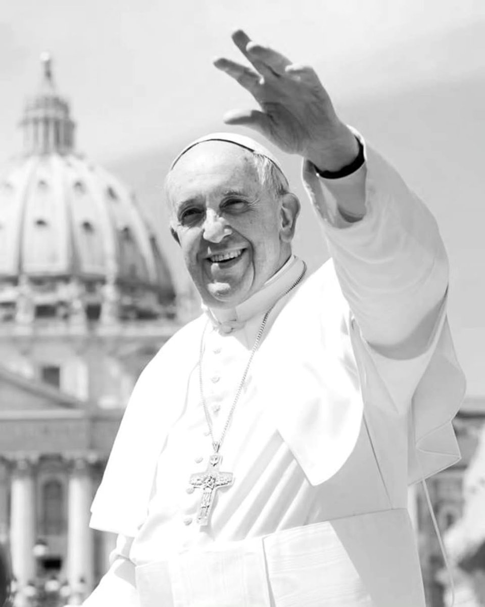 Hoje tivemos que nos despedir do querido Papa Francisco. O Pontífice se vai, mas deixa um imenso legado, sendo uma referência de amor ao próximo, fé, paz e justiça, defendendo sempre os mais pobres.
Gratidão eterna, Papa Francisco.
#PapaFrancisco