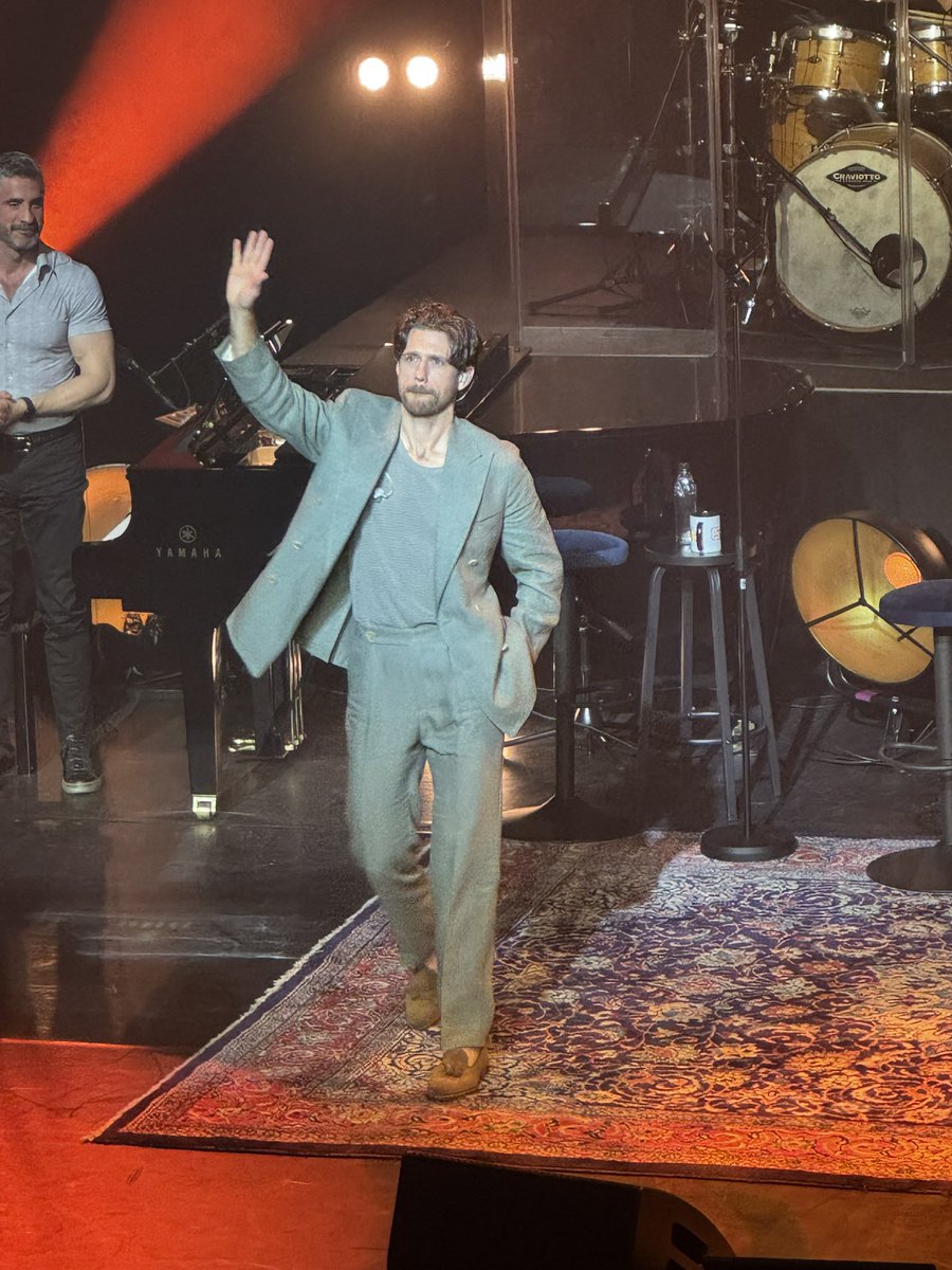 saw actual aaron tveit last night and i'll never recover 😍😍😍😍😍😍