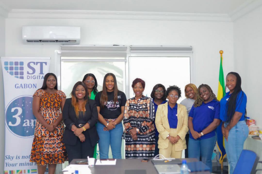 À l'occasion de la Journée Nationale de la #Femme #Gabonaise, j’ai eu l'immense plaisir de recevoir dans les locaux de <a href="/STDIGITAL_corp/">ST DIGITAL</a>, deux femmes inspirantes : Madame Carine MOUBANDJO Née REKOMBENI et Madame <a href="/NoliOko/">Noli Okome</a>

#FemmeGabonaise #STDigitalGabon #DécouvreTonIdentité