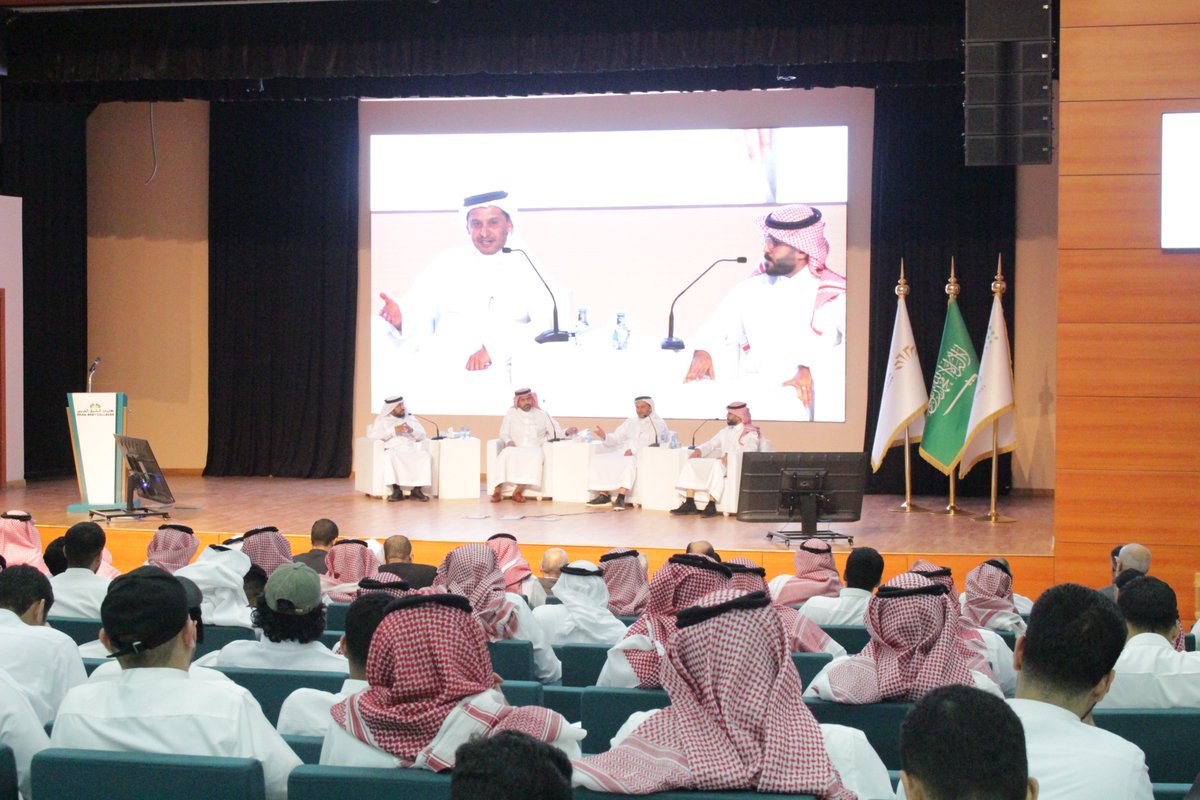 ArabEastCollege's tweet photo. برعاية وحضور معالي الأستاذ الدكتور / سعيد بن تركي المله، أقامت كلية الشرق العربي للدراسات العليا بالتعاون مع إدارة شؤون الخريجين مساء اليوم لقاءً مع الخريجين المتميزين بعنوان:
"صناعة الأثر" حيث تم استضافت العديد من خريجي الكلية والذين واصلوا مسيرتهم التعليمية وتقلدوا العديد من المناصب المهنية.