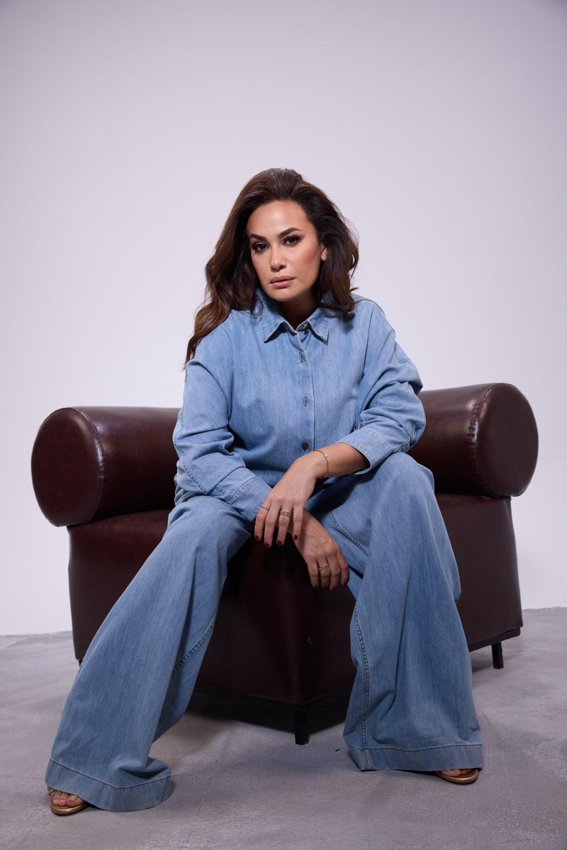 Hend Sabry - هند صبري (@hendsabry) on Twitter photo Denim done right🧵
Stylist: <a href="/mohamedashraff/">Mohamed Ashraff</a>
Outfit: @driesvannoten via <a href="/villababoushka/">villa baboushka</a>
Makeup: <a href="/sohakhoury/">soha khoury</a>
Hair: @alsagheersalons Denim done right🧵
Stylist: <a href="/mohamedashraff/">Mohamed Ashraff</a>
Outfit: @driesvannoten via <a href="/villababoushka/">villa baboushka</a>
Makeup: <a href="/sohakhoury/">soha khoury</a>
Hair: @alsagheersalons