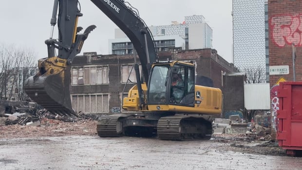 Halifax issues demolition permit for remaining Bloomfield buildings
ow.ly/Ujto50VtTp7
