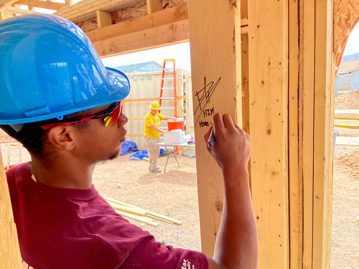 Habitat for Humanity Central Arizona ☀️ 🏘️ 🌵 (@habitatcaz) on Twitter photo 🌟 Huge shoutout to Arizona Cardinals player <a href="/DadrionT/">Dadrion_TaylorD</a> for joining us to support the Home is the Key campaign! 🏡 Thank you for volunteering, building, and advocating for affordable homeownership. Your time and talent make a real difference! 🙌💙
#HomeIsTheKey 🌟 Huge shoutout to Arizona Cardinals player <a href="/DadrionT/">Dadrion_TaylorD</a> for joining us to support the Home is the Key campaign! 🏡 Thank you for volunteering, building, and advocating for affordable homeownership. Your time and talent make a real difference! 🙌💙
#HomeIsTheKey
