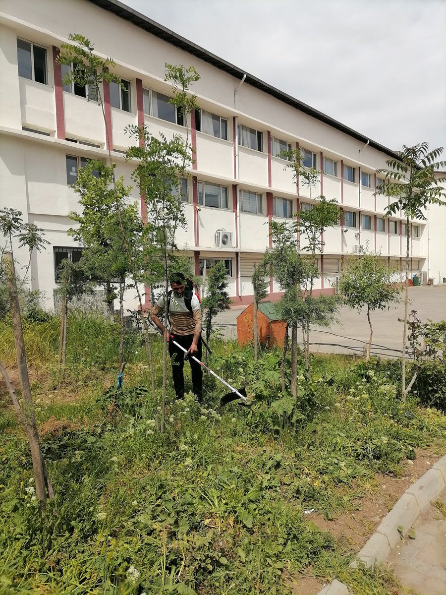 Okul bahçemizdeki otları personellerimiz biçti. Kendilerine Teşekkür ediyoruz...
<a href="/tcmeb/">Millî Eğitim Bakanlığı</a> <a href="/Diyarbakirmem/">Diyarbakır İl Millî Eğitim Müdürlüğü</a> <a href="/Murat4Kucukali/">Murat Küçükali</a> <a href="/YenisehirMEM/">Yenişehir İlçe Milli Eğitim Müdürlüğü</a> <a href="/husamettin_atli/">Hüsamettin ATLI</a> <a href="/mehmet00210/">Mehmet TURA</a>