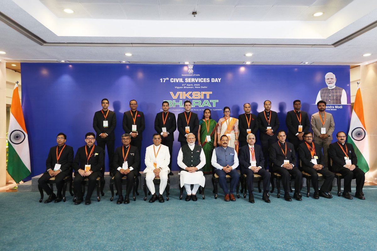 Congrats to DC Kupwara Ayushi Sudan &amp; DC Kulgam Athar Aamir Khan on winning the Prime Minister’s Award for Excellence in Public Administration! 🙌 #ExcellenceInGovernance #JammuAndKashmir