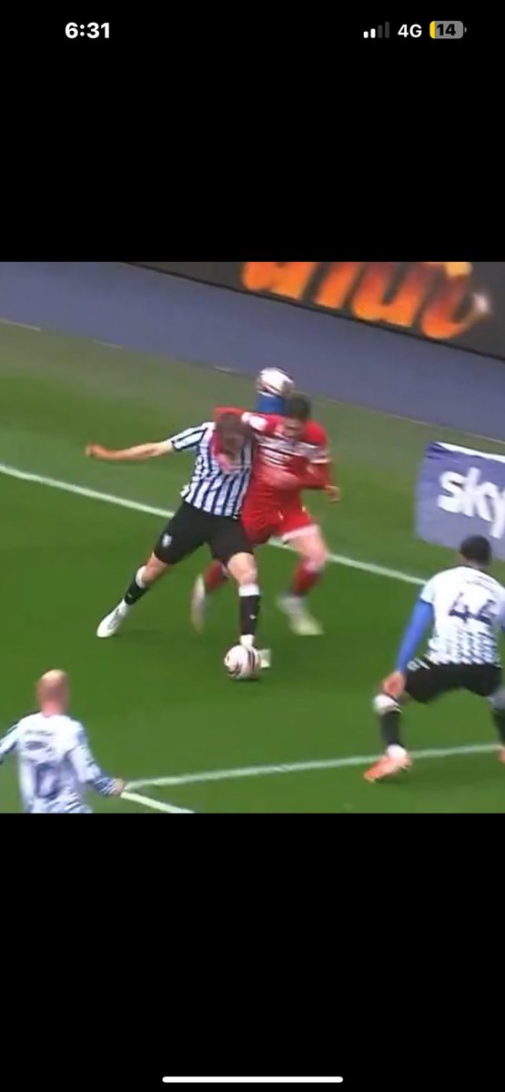 18lewis67's tweet photo. Penalty to middlesborough??? Efl officials fucking joke #swfc https://t.co/y7cyP3LE1S