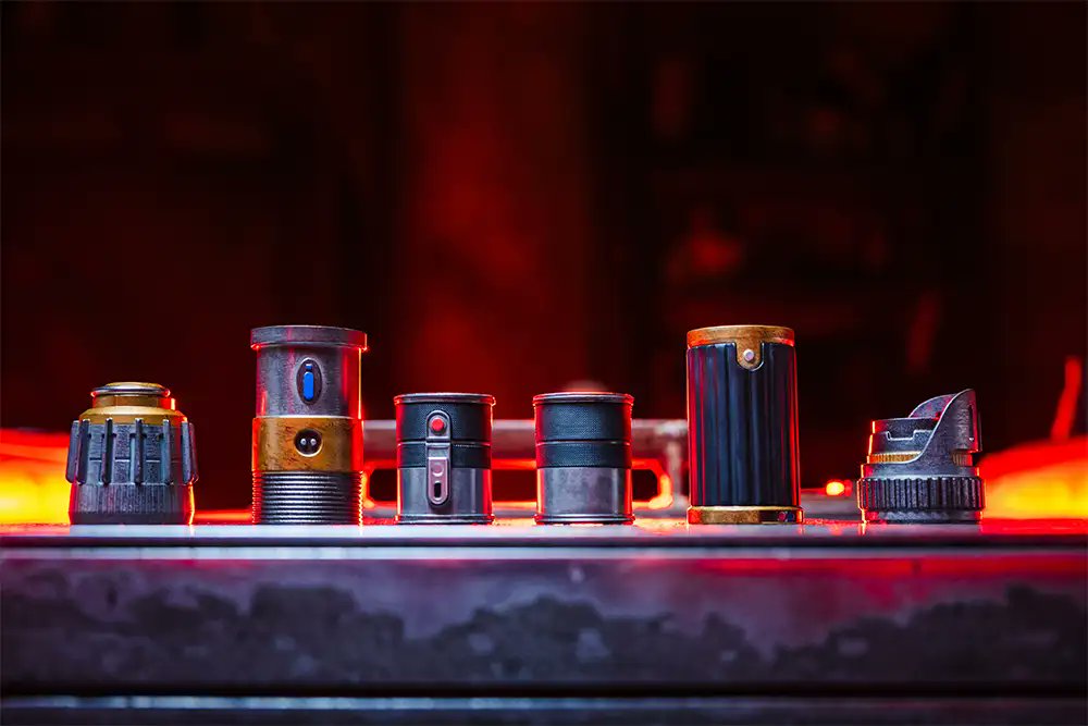 Disney shared photos of "Reclaimed and Reforged" lightsaber parts coming to Savi's Workshop.
Link: diservations.com/disney-shares-…