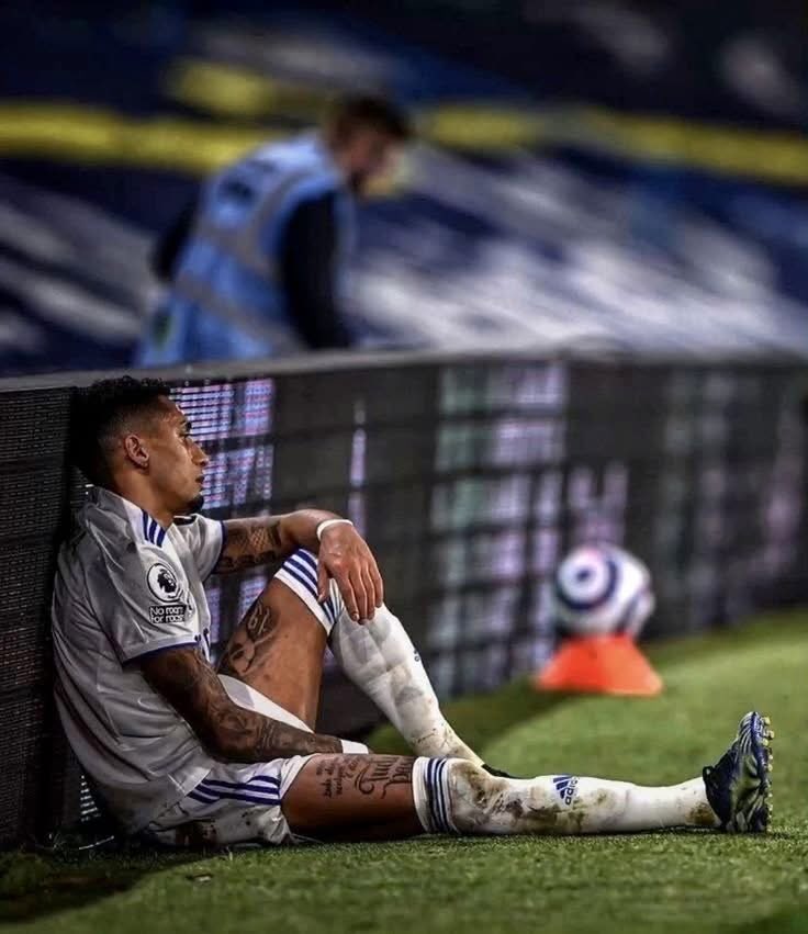 Mimi mwenyewe na ugumu wangu niliwahi kupenda mno .

Nilipenda hadi huyo binti kila nilipofumba macho sikuona giza lakini niliona uso wake.

Nilipenda sana hadi nikawa naomba siku nikiondoka Duniani nimshike mkono na niweke kiapo cha kumtafuta baada ya kifo.

Siku moja pekee