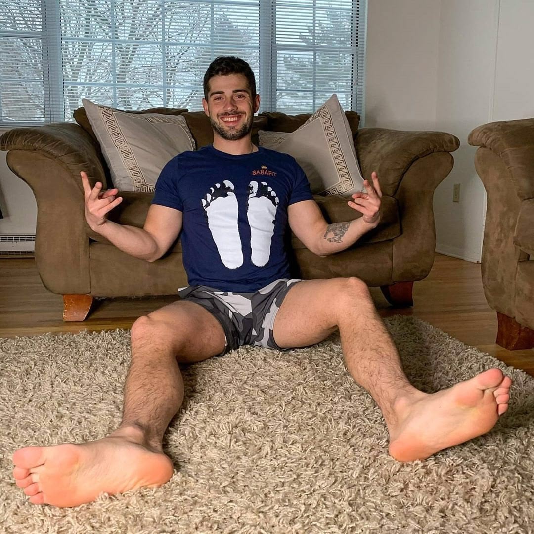 Manly Feet Club (50k) tweet media