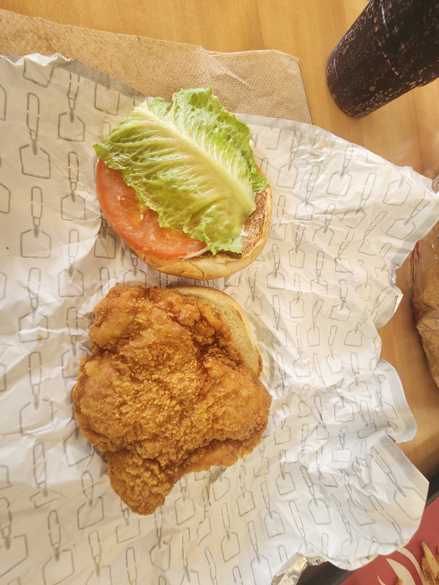 LadyMismac's tweet photo. This is what $6.49 gets you @Wendys. No fries, no soda, just a chicken sandwich. Seriously, how can people eat out anymore at these ridiculous prices?!?! I'm done. #shrinkflation #toomuch #wendys #inflation https://t.co/kImLKpsu5K