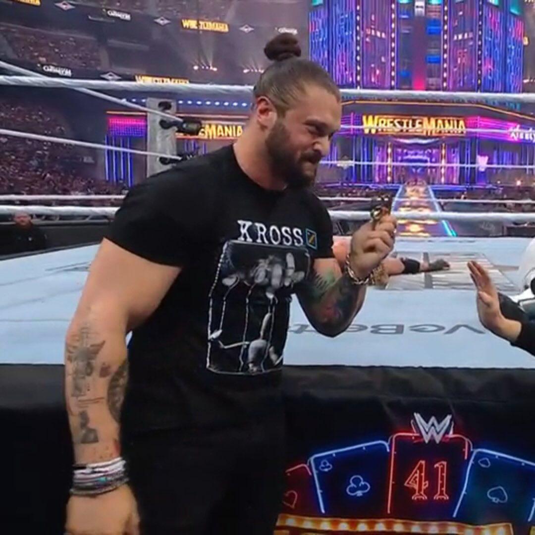 dmh00kedsht's tweet photo. This was basically #KrossMania ⏳️

Better listen to @realKILLERkross next time, AJ. You could have become a winner, too, @AJStylesOrg 

#KrossEffect #PushKarrionKross #Iykyk https://t.co/EldK2qf1n0