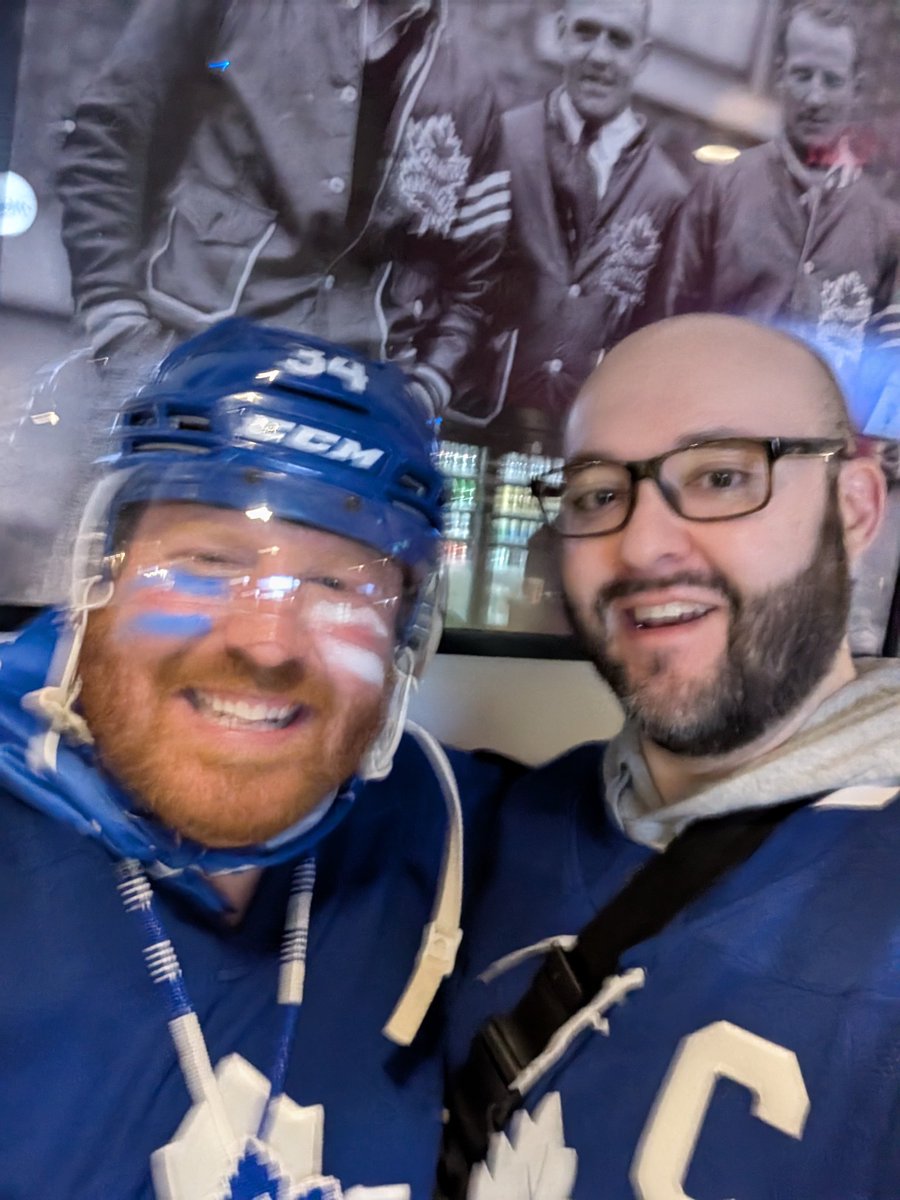 DarrenLaser's tweet photo. @leafguy403 @MapleLeafs Was great meeting you man! Hope you had as much fun as we did! https://t.co/kHn1FuKEnf