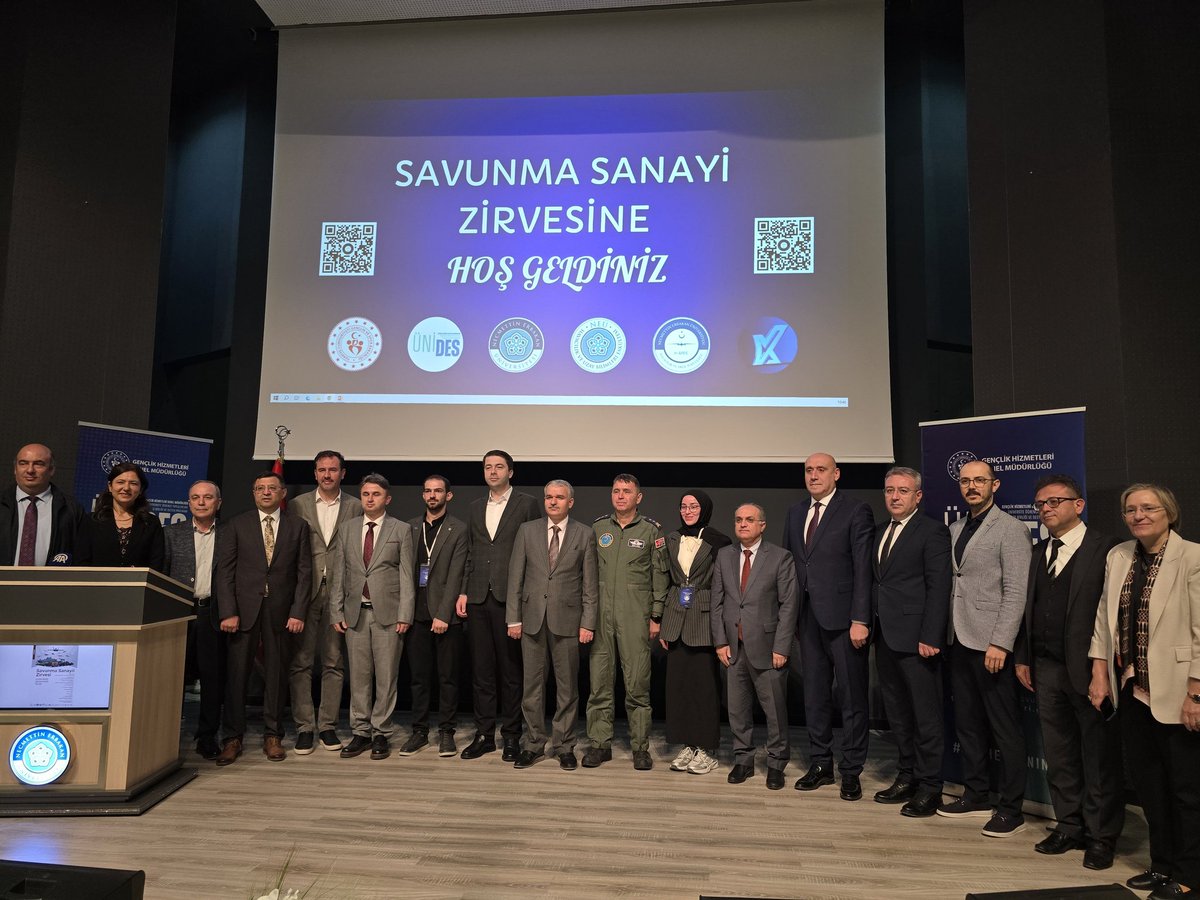 Gençlik Hizmetleri Genel Müdürümüz Dr. Enes Efendioğlu Necmettin Erbakan Üniversitesi Har-Ge Topluluğunun Savunma Sanayi Zirvesi ÜNİDES Projesinin açılış programında gençlerle bir araya geldi.