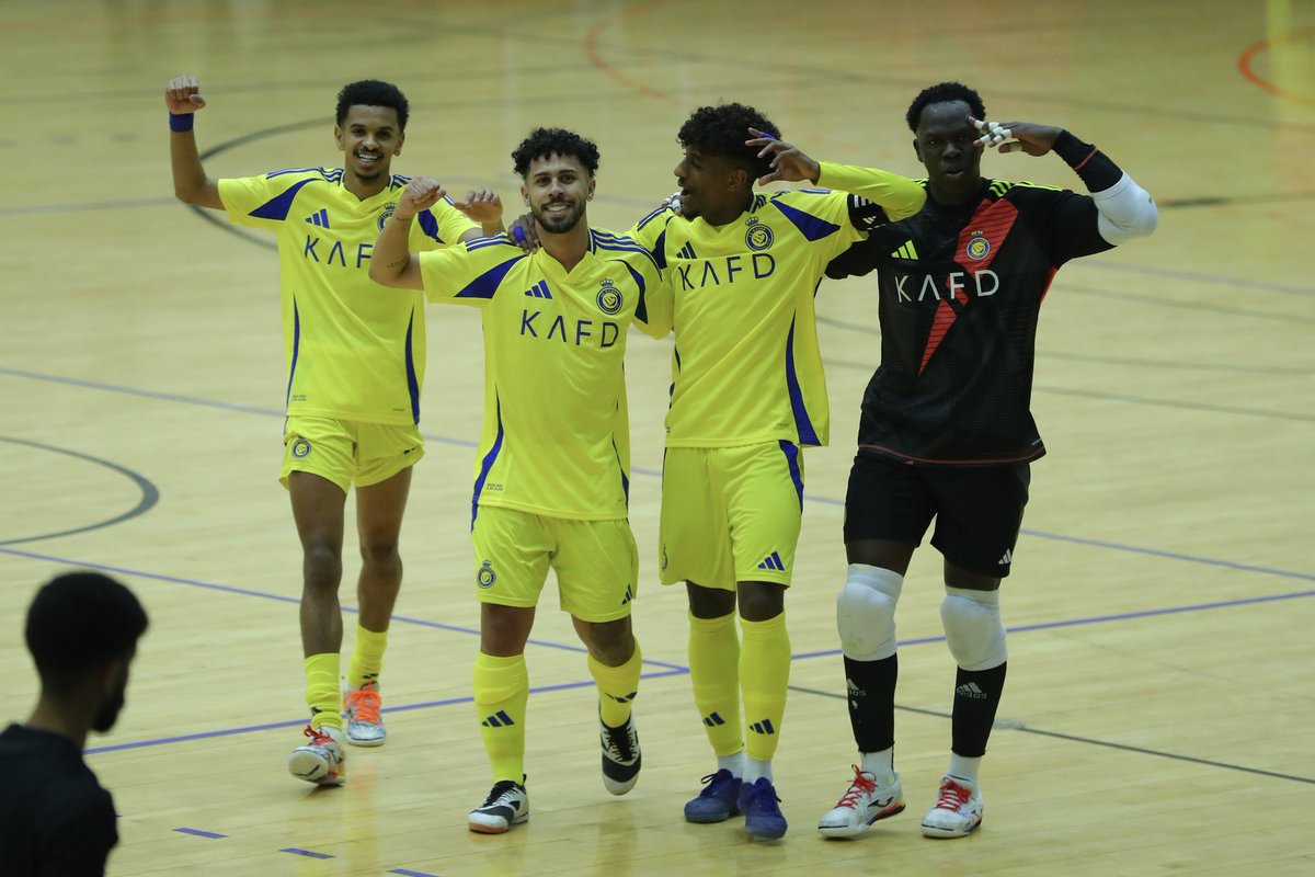 <a href="/f9qht/">فيصل آل داحه</a> <a href="/abdvll4h92/">عبدالله</a> برباعية مقابل 3 اهداف.. نجوم فريق #صالات_النصر يفتتحون مشوار المرحلة النهائية من الدوري السعودي الممتاز لكرة الصالات بفوز على فريق الرياض 

الف الف مبروك لنجومنا وللجهاز الفني والاداري ولكل محبي النصر العالمي هذا الانتصار 💙💛