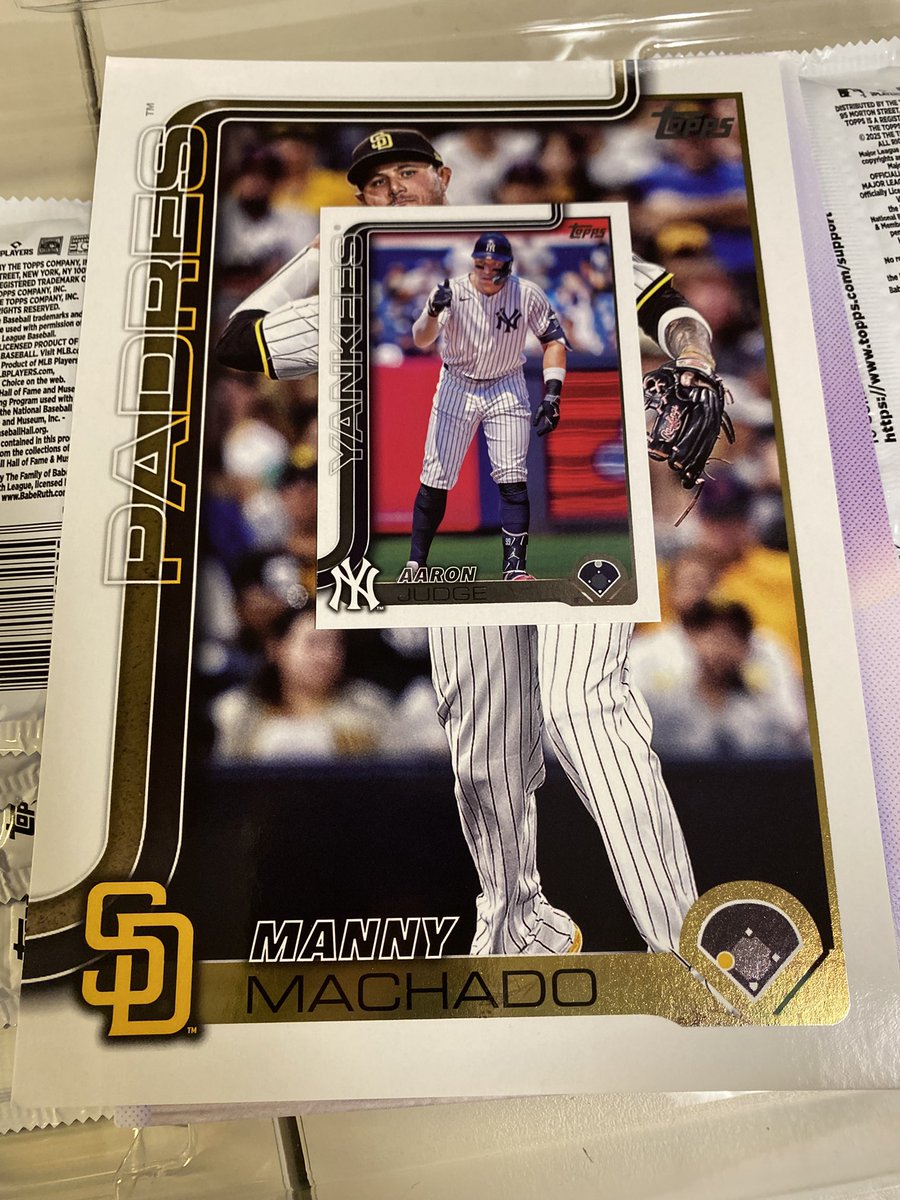 Ok, <a href="/Topps/">Topps</a> - why don’t the “exclusive oversized card and companion card” not match?!?