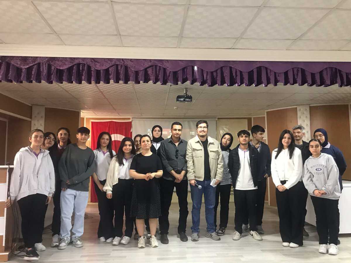 nsblmeclis's tweet photo. 🎺🎻Okulumuzda  müzik yarışması düzenlendi. Dereceye giren öğrencilerimiz ödüllendirildi.
 Yarışmaya katılan öğrencilerimizi tebrik eder, yarışmanın düzenlenmesinde emeği geçen öğretmenlerimize teşekkür ederiz. https://t.co/lpIr57zIkK