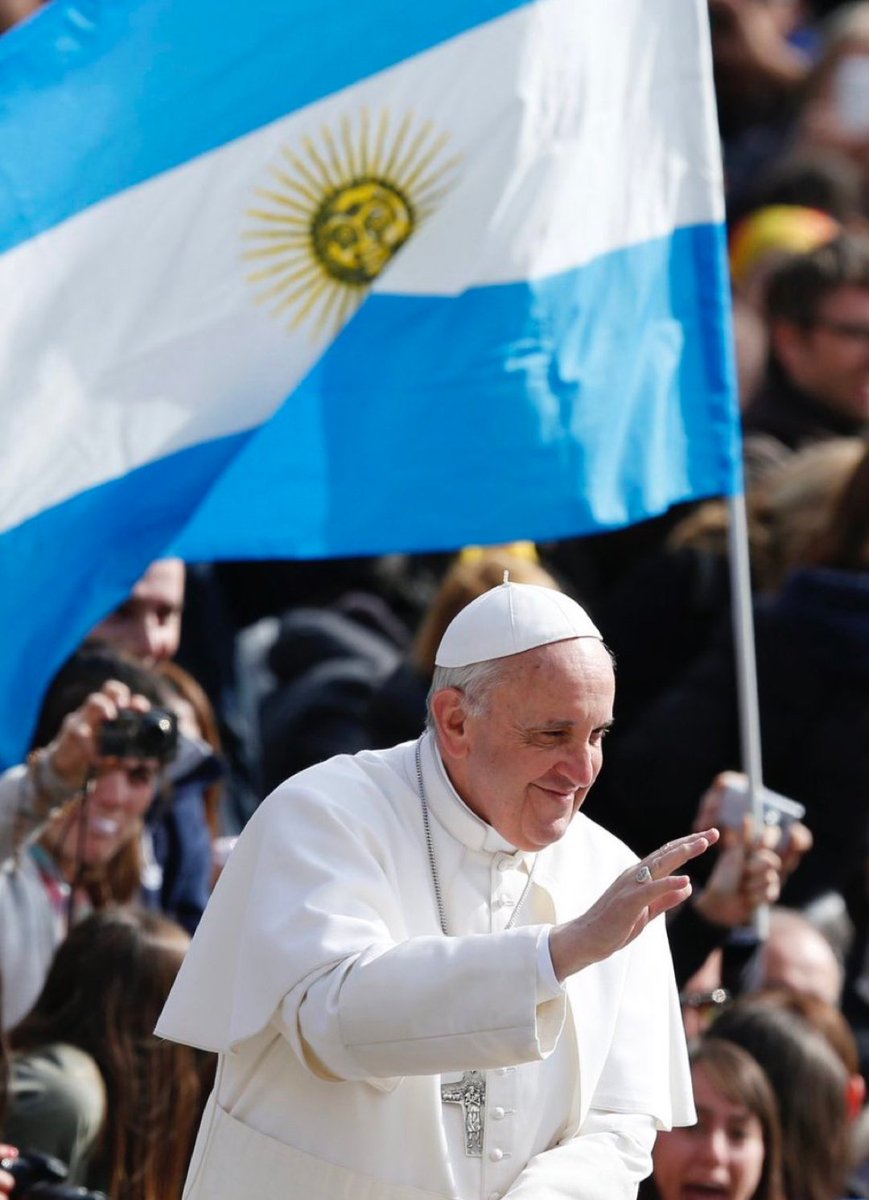 "Ser feliz no es un destino del destino, sino un logro para quien logra viajar dentro de sí mismo". Papa Francisco, Homilía Pascua 2025.