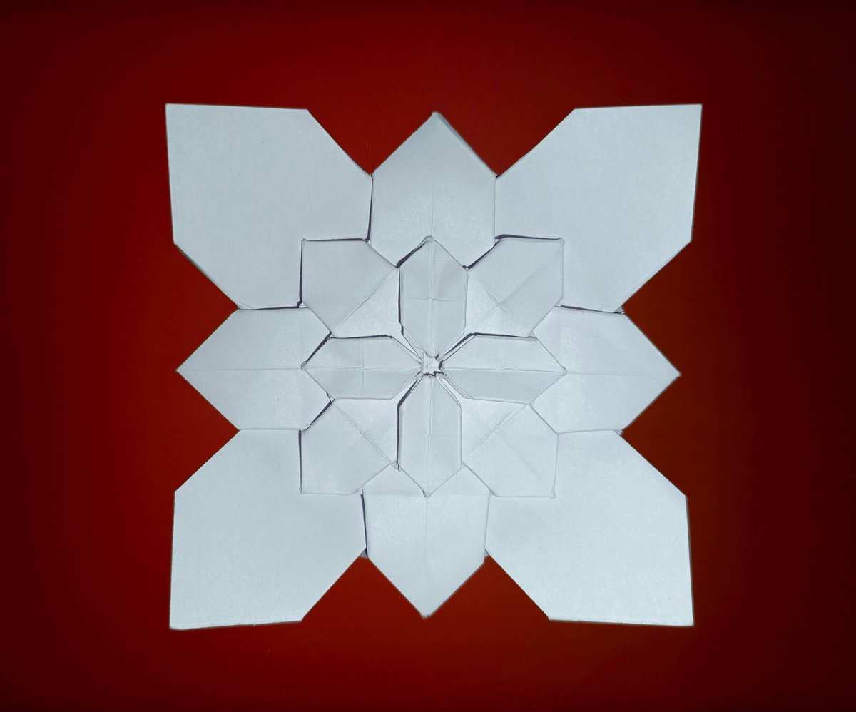 0105kartikeya's tweet image. Origami hydrangea 
Restarting this journey with a geometric bloom precision, symmetry, and a little backlight magic.
More origami, more design, more Kartikeya.
Follow @ kartikeya.design on instagram 
#OrigamiArt #PaperDesign #KartikeyaDesign #GeometricArt #DesignComeback