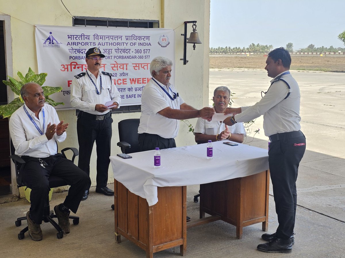 पोरबंदर हवाई अड्डे पर 14-20 अप्रैल तक आयोजित अग्निशमन सप्ताह का समापन रविवार 21 अप्रैल को किया गया विभिन्न प्रतियोगिता के लिये पुरस्कार दिए गए।
<a href="/AAI_Official/">Airports Authority of India</a> 
<a href="/aairedwr/">Regional Executive Director WR</a> 
<a href="/aaipbrairport/">PORBANDAR AIRPORT</a>