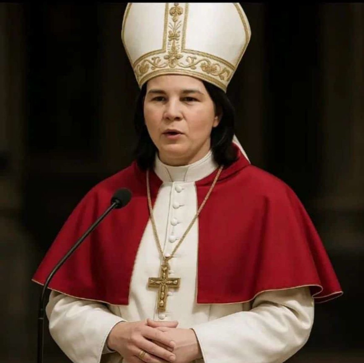Die Gerüchteküche brodelt.  

Es wird Zeit für eine Päpstin. 
Eine Päpstin für feministische Religionspolitik. 

Danke an den Ersteller, wer immer es auch sein mag. 
Natürlich alles nur Satire.