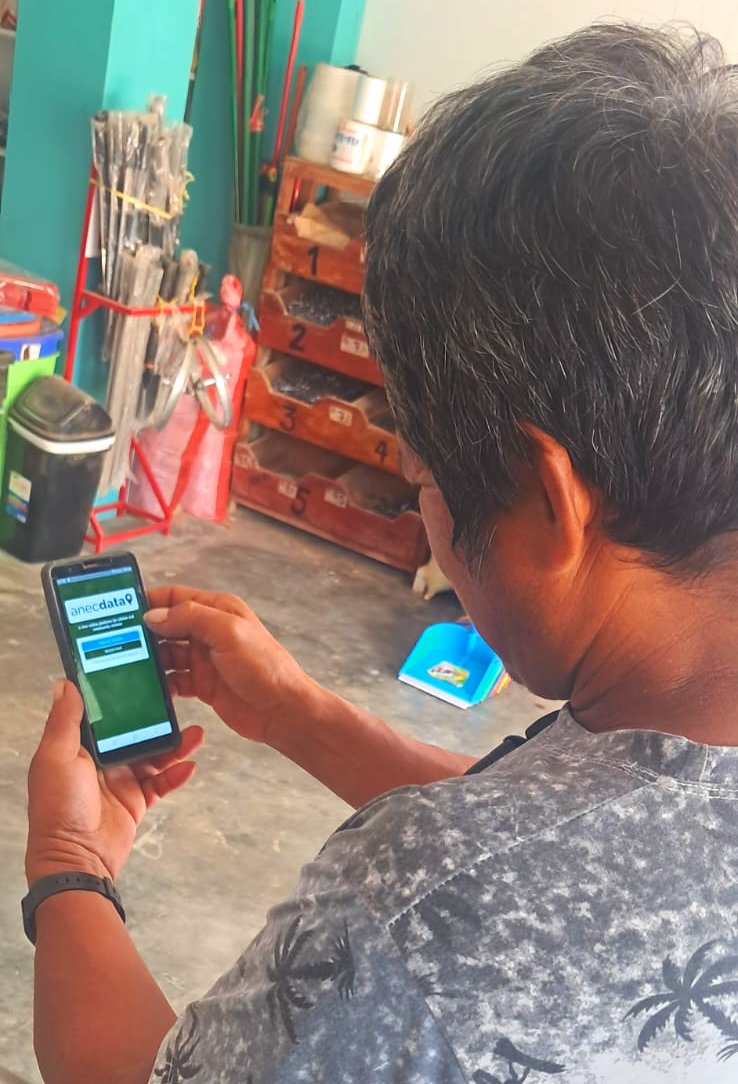 aguasamazonicas's tweet image. #FotoDeLaSemana | Desde el río Pichis, Perú, Williams Vela explora la plataforma #Anecdata para compartir observaciones de peces en Ictio. 🐟

Desde 2018, Ictio conecta a quienes viven en los ríos para monitorear la pesca en la Cuenca Amazónica. Más: aguasamazonicas.org/ictio