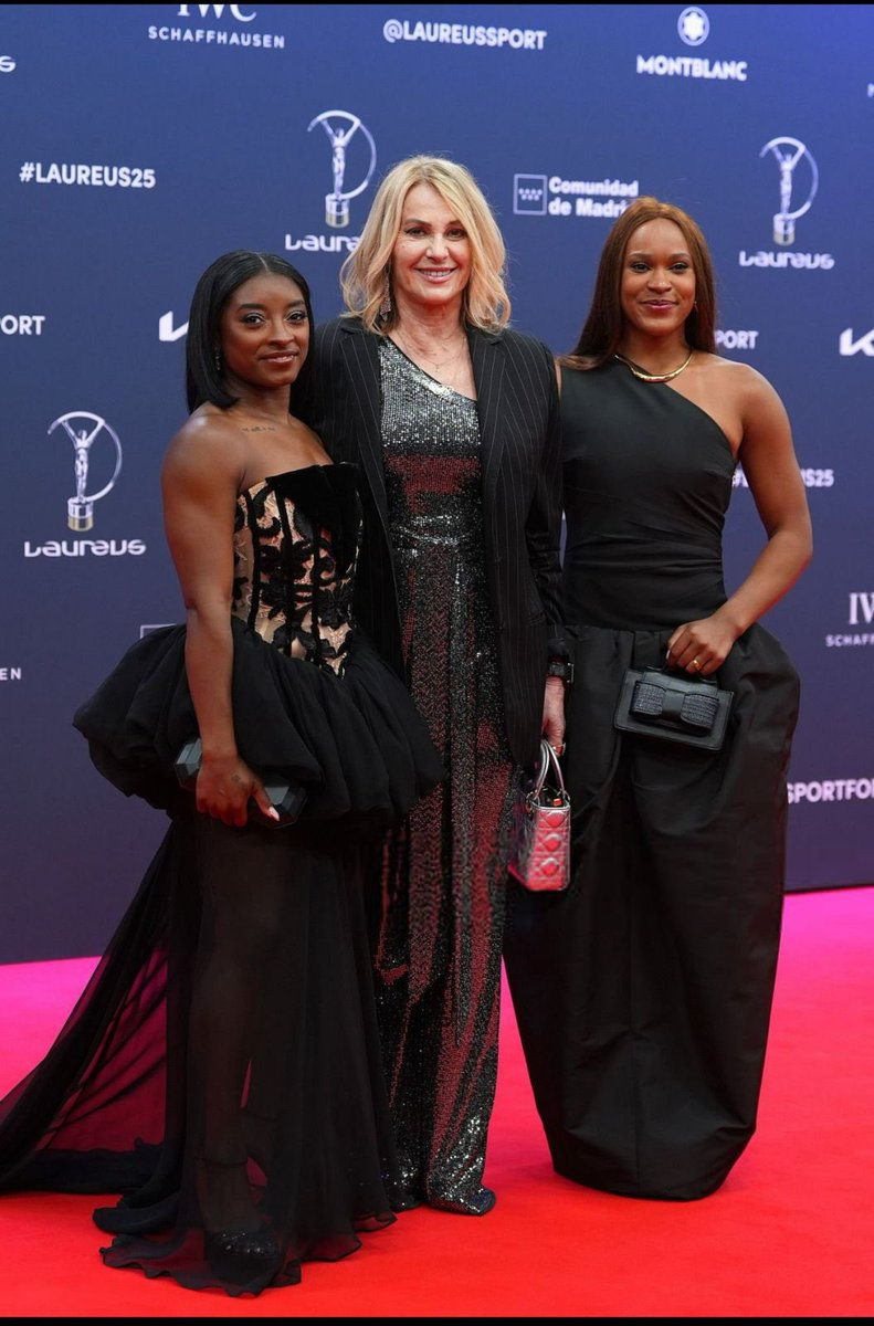 Simplesmente Simone Biles, Nádia Comaneci e Rebeca Andrade. <a href="/LaureusSport/">Laureus</a> 

🌟🌟🌟