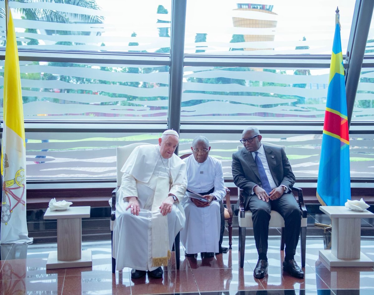 La visite de Sa Sainteté le Pape François à Kinshasa restera à jamais gravée dans ma mémoire d’homme. L’annonce de sa disparition soudaine suscite une profonde tristesse, non seulement au sein de la communauté catholique, mais également à travers le monde. Son message