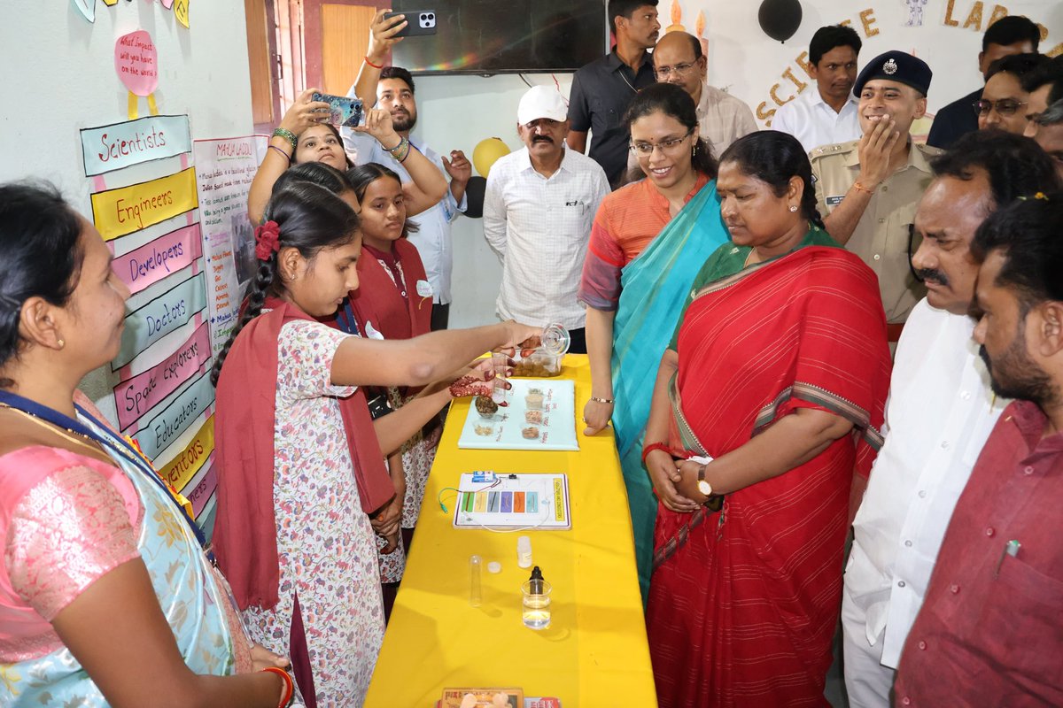 POITDAUTNOOR's tweet image. ITDA Utnoor has launched ‘Girijan Sikshana Sahayam’ program, which will provide quality JEE coaching to 11th and 12th class tribal students in partnership with #Modulus institute based in Hyderabad. Students were selected through entrance test/interview process and now will…