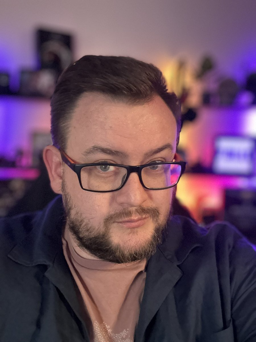 Happy Monday!

Live with #phasmophobia! 

twitch.tv/ghostkai