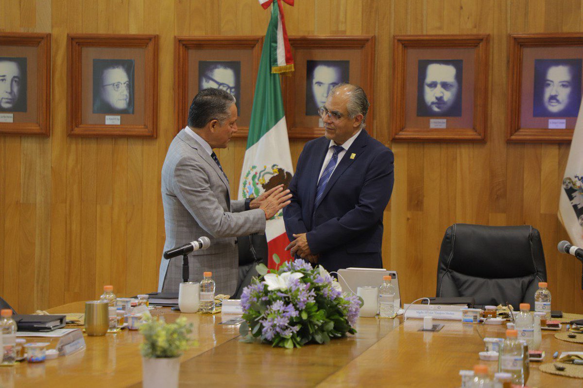 ¡Juntos por una justicia más cercana y eficiente!

En un conversatorio estratégico, el <a href="/PoderJudicialGT/">Poder Judicial GTO</a> y la #FiscalíaGuanajuato unieron esfuerzos para mejorar la coordinación entre instituciones.

¿Para qué?

Mejorar las prácticas, compartir experiencias y encontrar mecanismos