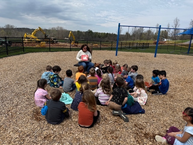 RCBuckleyLCSD's tweet photo. PreK checking out the construction equipment and listening to the story Mike Mulligan and his Steam Shovel. 

Building the Future! https://t.co/eKAvLGfTuz