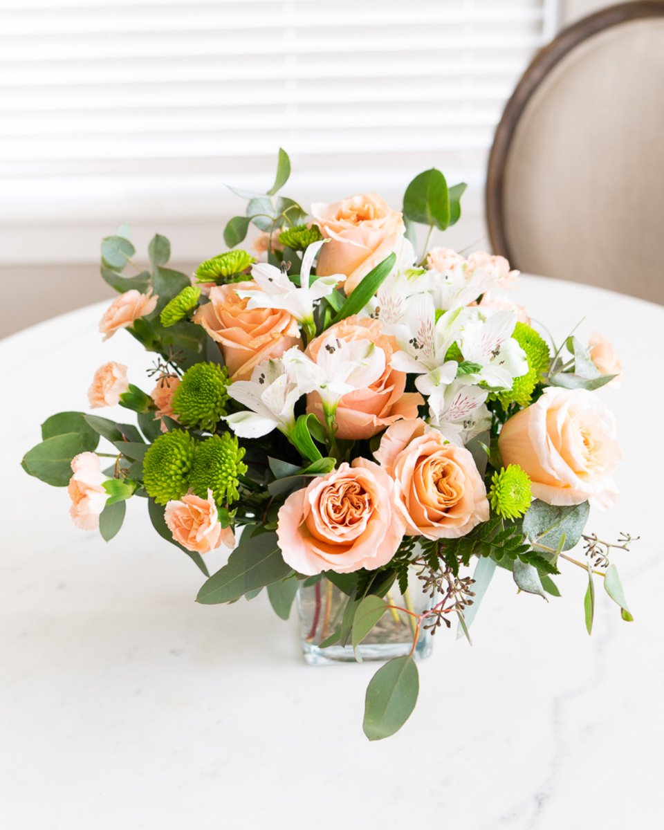 FlowersSend's tweet image. April is the month of renewal, so why not bring fresh energy into your home? A bouquet is the easiest way to brighten up your space 🌷✨

#SpringRefresh #FreshBlooms #HomeVibes #SendFlowers