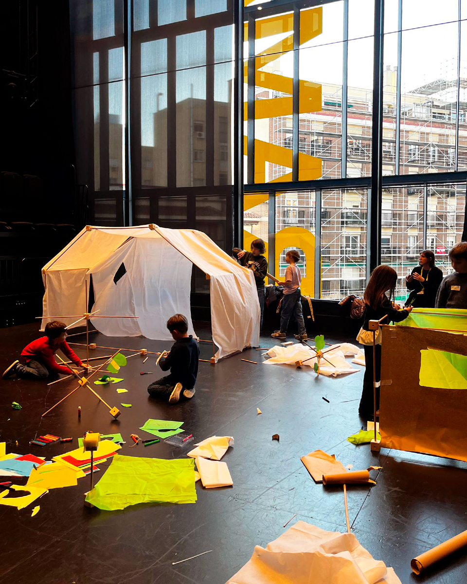 ¡Abrimos inscripciones de los últimos talleres de conciliación de la temporada!🎭

Las niñas y niños podrán seguir descubriendo distintos aspectos del teatro en torno a las obras de #Orlando, #LasApariciones, #LaPatética y #LosBrutos.

👉Solicita tu plaza: bit.ly/TallerConcilia…