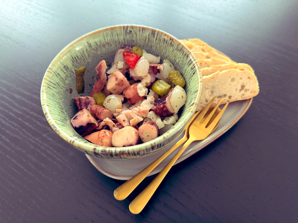 browserd's tweet image. If you don’t have eggs, just eat octopus. It’s Easter time…
#dietadopedro #dietadopedrobxl
