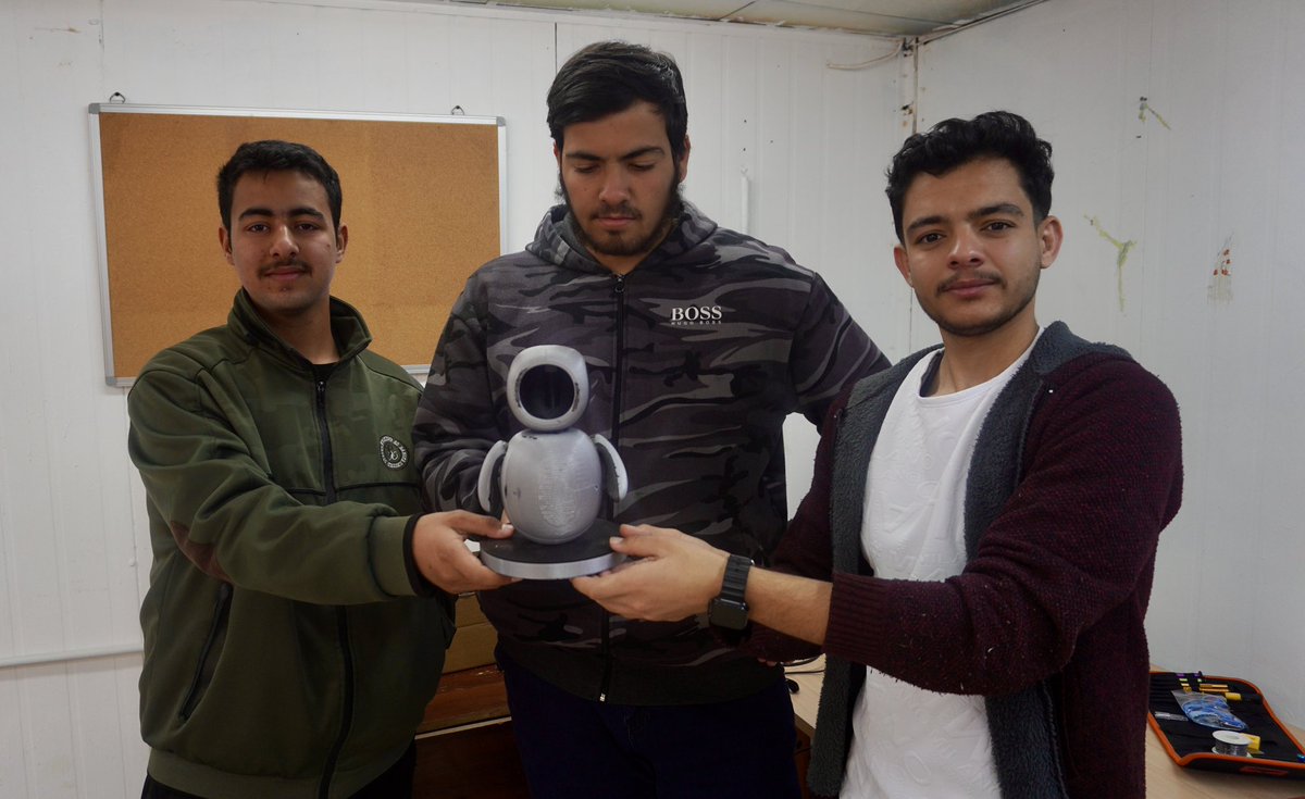 ZaatariCamp's tweet photo. π On #WorldCreativityAndInnovationDay, meet young refugees in #AzraqCamp who designed a smart desk!
With an advanced lock, assistant robot & built-in e-learning platform, it keeps belongings safe & boosts learning π https://t.co/NCvcGx4Kcr