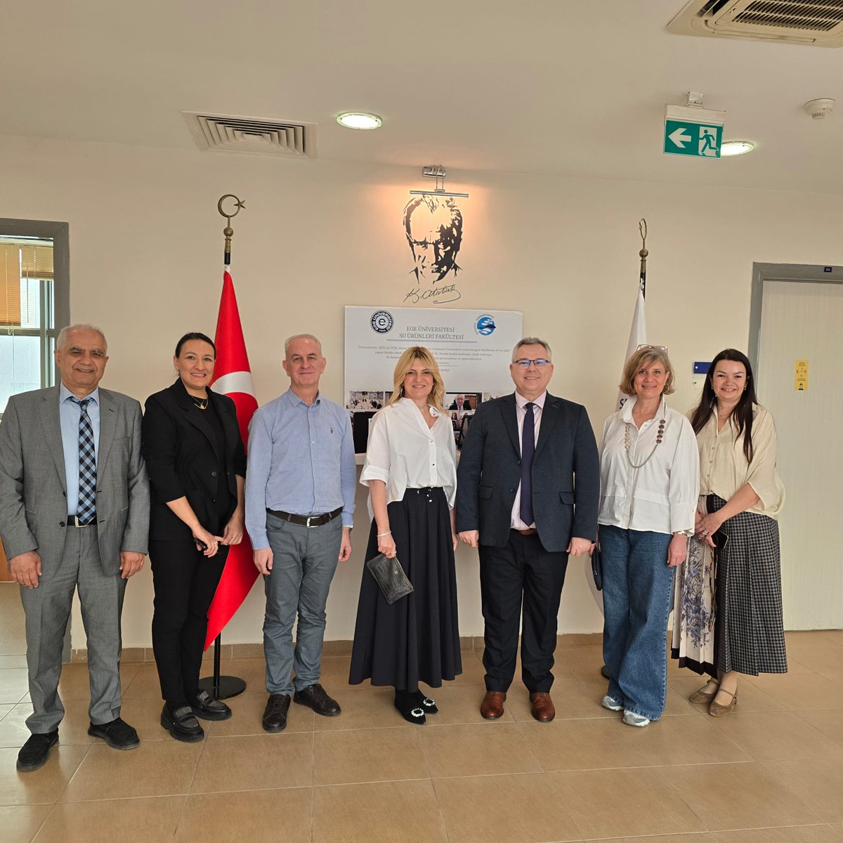 Ege Üniversitesi Diş Hekimliği Fakültesi üst yönetiminin dekanlığımızı ziyaretinde ikili işbirlikleri ve projelerle ilgili detaylı görüşmeler yapıldı. Nazik ziyaretlerinden dolayı kendilerine çok teşekkür ederiz.
<a href="/ProfNecdetBudak/">Prof.Dr.Necdet BUDAK</a> <a href="/halilsen35/">Halil</a>