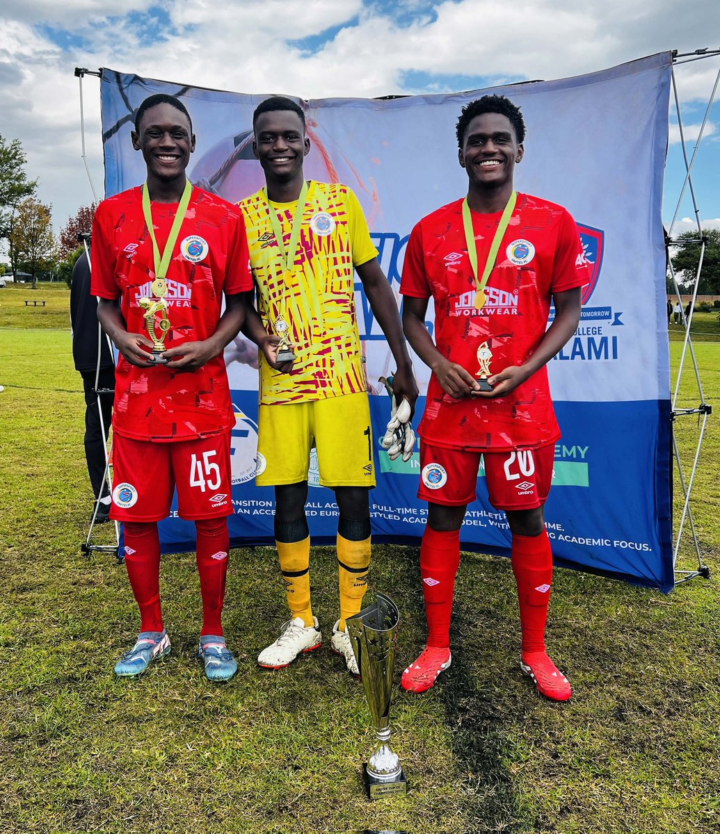 A massive shoutout to our U17 stars for their standout performances at the Vision View Cup 🏆👏

🔵 Tswelelo Maake - Player of Tournament 

🔵 Otanganedwa Leremo - Goalkeeper of the Tournament

🔵 David Stober - Top Goalscorer of the Tournament

#MatsatsantsaUnified