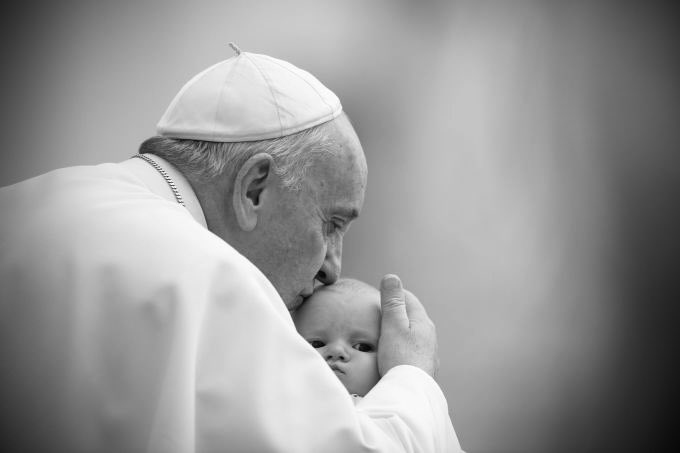 HeidiVoight's tweet image. “He said to them, ‘Let the little children come to me, and do not hinder them, for the kingdom of God belongs to such as these.’ …And he took the children in his arms, placed his hands on them and blessed them.” - Mark 10:13-15
#PopeFrancis