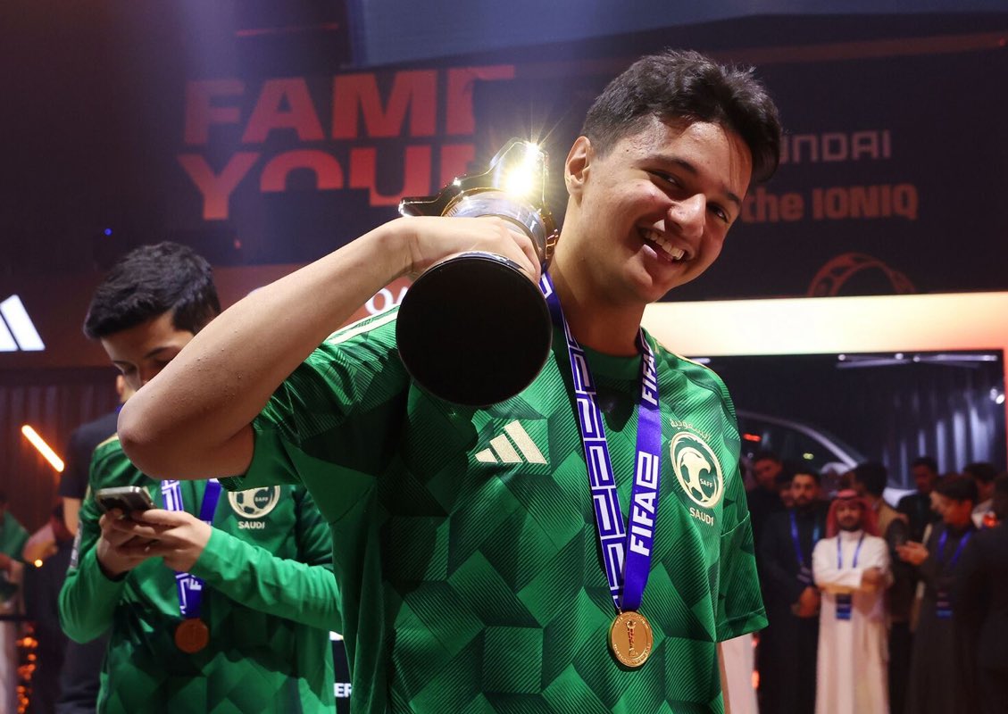 سر قوة TRK511 
ترك لاعب سعودي يعتبر افضل لاعب سعودي في تاريخ اللعبه ، لاعب قوي في كل الجوانب و في كل الاوقات ، بس وش سر قوته؟ ، في هذا الثريد راح اتكلم عن جانب من جوانب قوة TRK511 بسم الله نبدا🇸🇦🤍