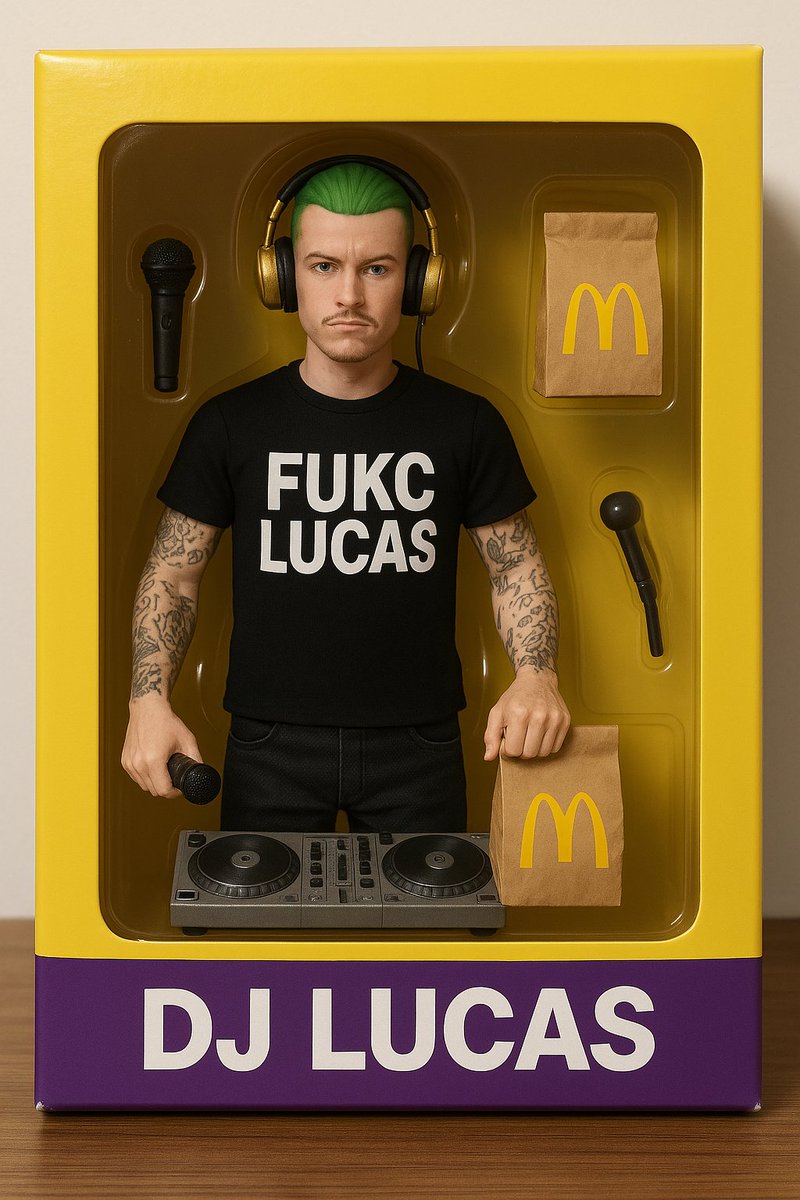 MMF3dx's tweet image. Karl here ,I been busy creating toys of my MMF friends and  @3dxchat DJs. Just a thank you for  love and support MMF has been getting since our return.  Any new friends would like a toy creation  snap a pic at our next opening  and we will create for you.  
#3dxchatlife #geekart