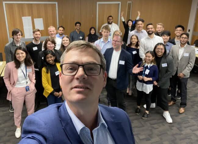 Usetrace's tweet photo. If you gave 1,000 engineers a Gen AI for 6 weeks, what would happen?

Would they ship faster? Break more things? Hate it? Love it?

ANZ Bank did the experiment…

What they found might change how you think about AI coding tools forever: 🧵 https://t.co/ewK1b47I3m