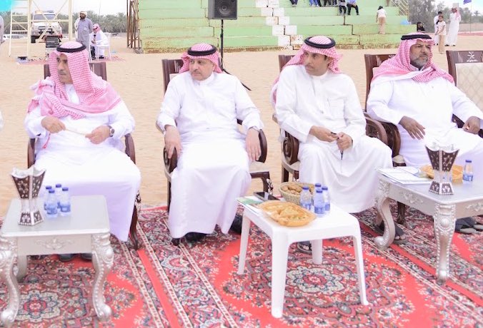 بعد زيارته لميدان الفروسية بعنيزة  

نائب رئيس لجنة اهالي عنيزة الشيخ طارق التميمي يقدم شكره لرئيس ميدان الفروسية و لأعضاء اللجنة على جهودهم المباركة في خدمة فروسية عنيزة وتنميتها

وتهدف لجنة اهالي عنيزة- بالتعاون مع الجهات الحكومية - إلى تطوير ميدان الفروسية وتشجيع الاهتمام به