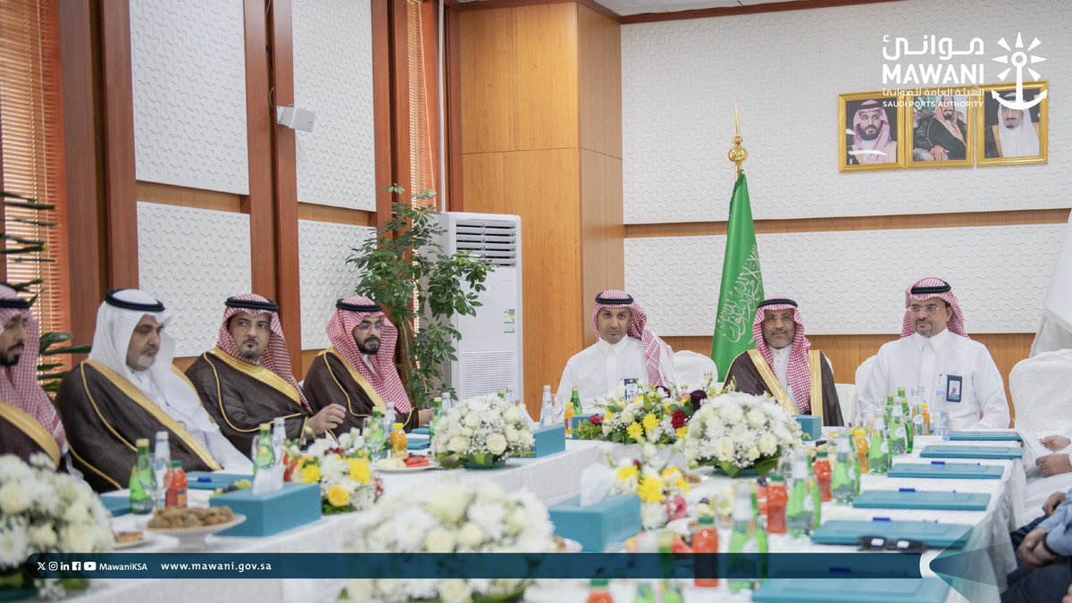 MawaniKSA's tweet photo. زار معالي مساعد وزير الصناعة والثروة المعدنية للتخطيط والتطوير د.عبداالله بن علي الأحمري #ميناء_الملك_فهد_الصناعي_بالجبيل ، حيث قام خلالها بجولة تفقدية اطلع فيها على مرافق الميناء وإمكانياته التشغيلية، والمشاريع الحالية والمستقبلية. https://t.co/fSe4ToC1VY