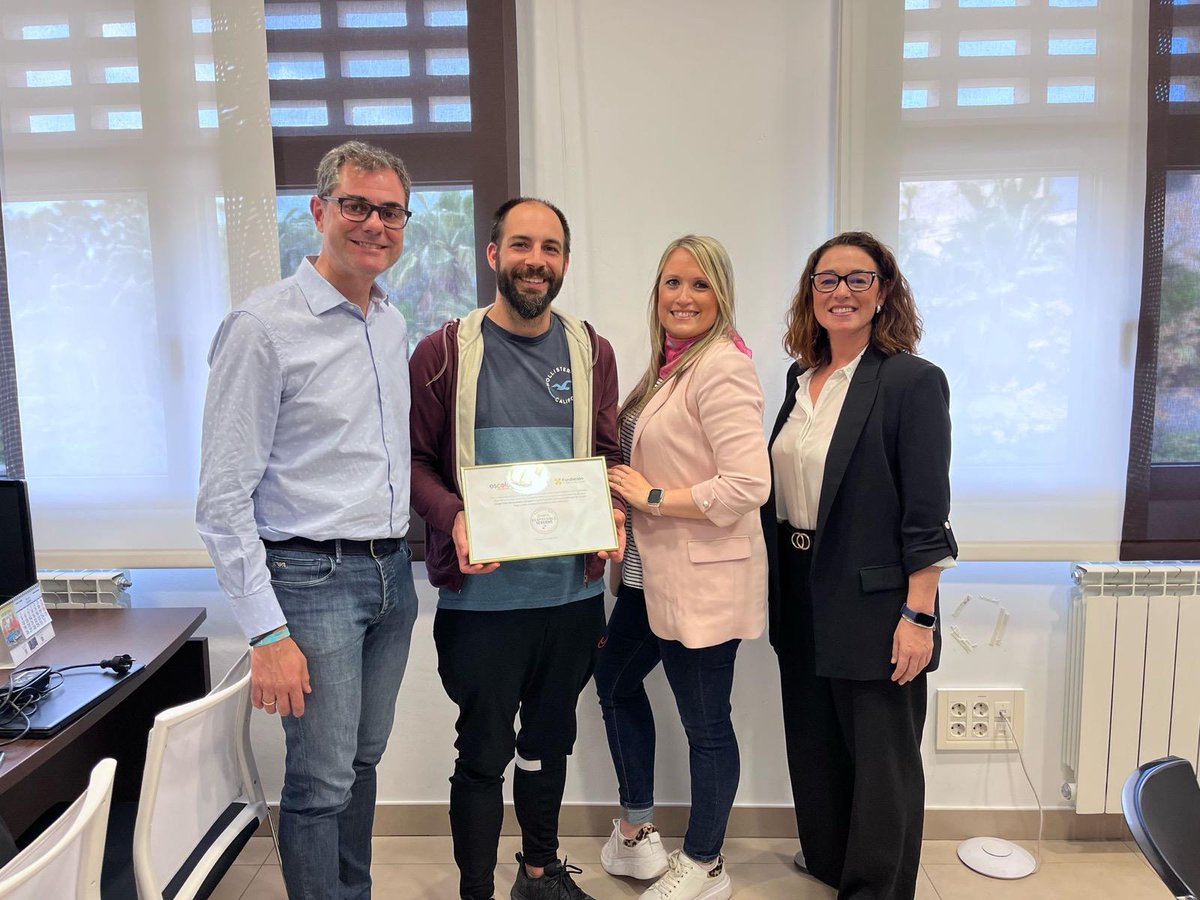 Fundación Trébol Educación (@fundacion_gte) on Twitter photo 🎉 ¡Entrega de certificado de Pantallas Responsables!
Hace unos días hicimos entrega del certificado Pantallas Responsables al <a href="/colcristorey/">Col. Cristo Rey</a>, reconociendo su compromiso con una educación digital consciente y saludable 👏
🌱 ¡Gracias por apostar por una educación sana! 🎉 ¡Entrega de certificado de Pantallas Responsables!
Hace unos días hicimos entrega del certificado Pantallas Responsables al <a href="/colcristorey/">Col. Cristo Rey</a>, reconociendo su compromiso con una educación digital consciente y saludable 👏
🌱 ¡Gracias por apostar por una educación sana!