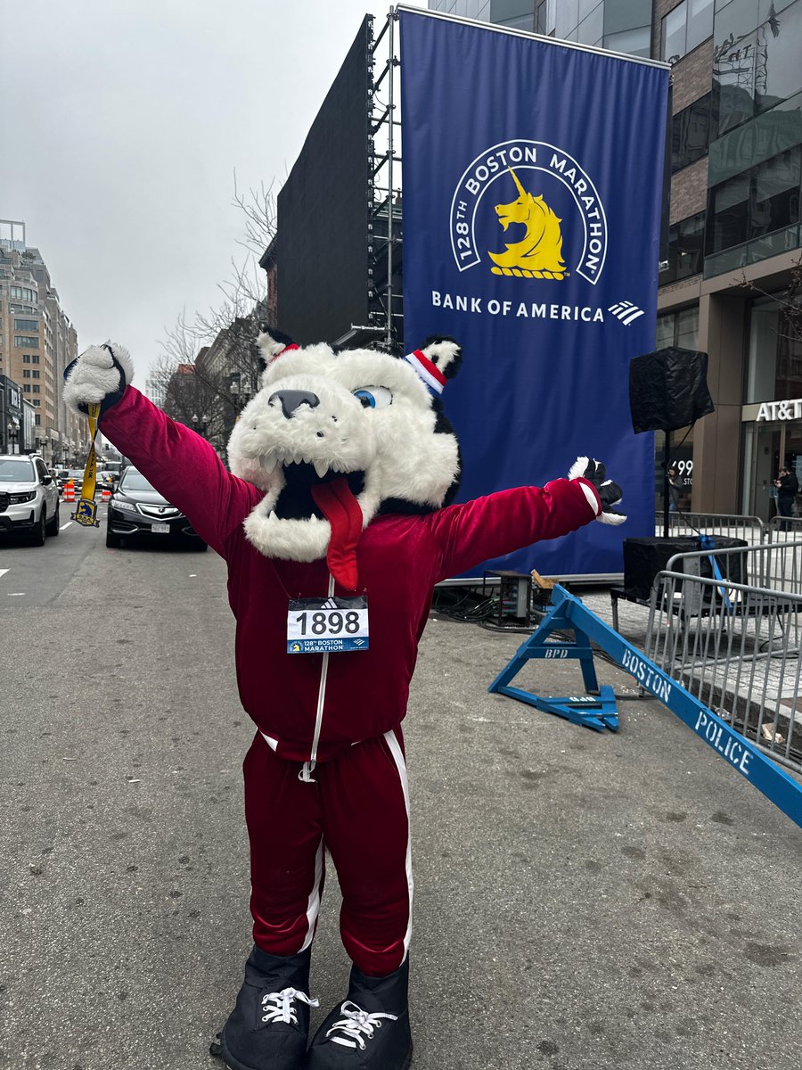 Northeastern's tweet image. Rise and shine. It's #marathonmonday 💙 💛 

#BostonMarathon