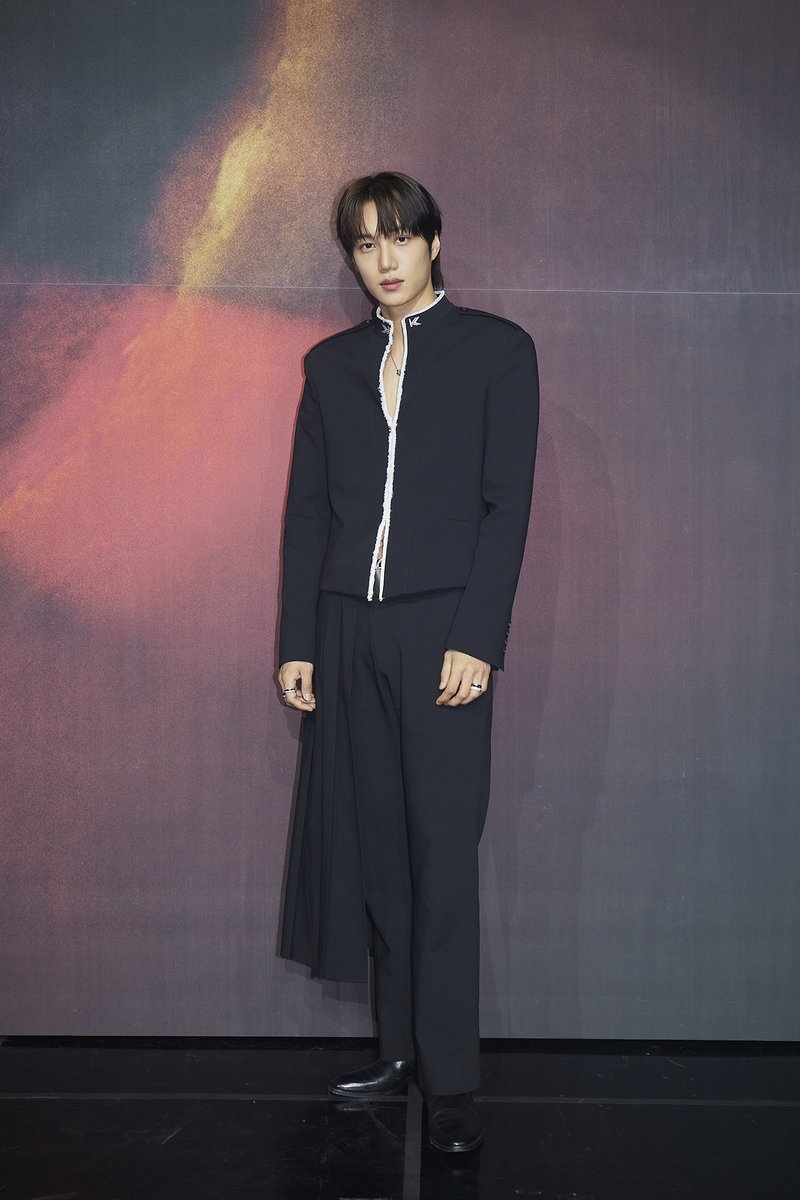 allkpop's tweet photo. #EXO #KAI's Press Conference photos for his 4th Mini Album 'Wait On Me' https://t.co/iCQKVskcp9