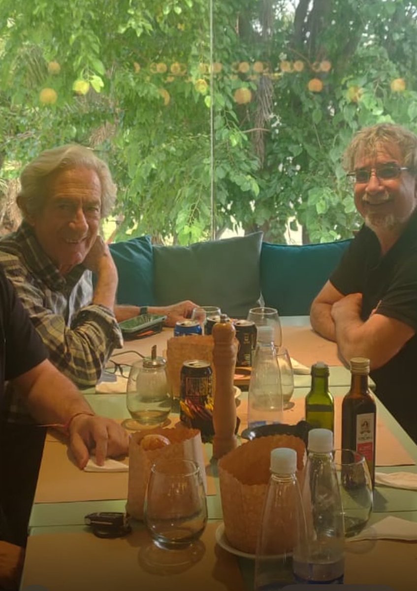 Se fue J J Llach. Un gran gran tipo. Compartimos horas de Paddle, discusiones económicas y de la vida. Fue un lujo conocerlo y quererlo. Así te recordaré siempre. Chau Juan. Gracias por tanto.